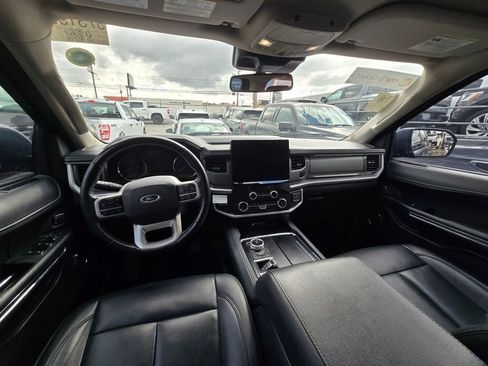 Used 2023 Ford Expedition XLT image 19