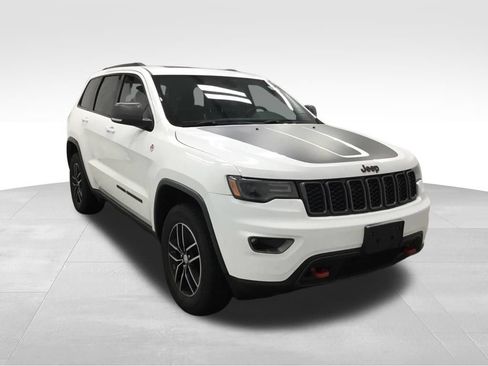 Used 2017 Jeep Grand Cherokee Trailhawk w/ Trailhawk Luxury Group AWD/4WD image 3