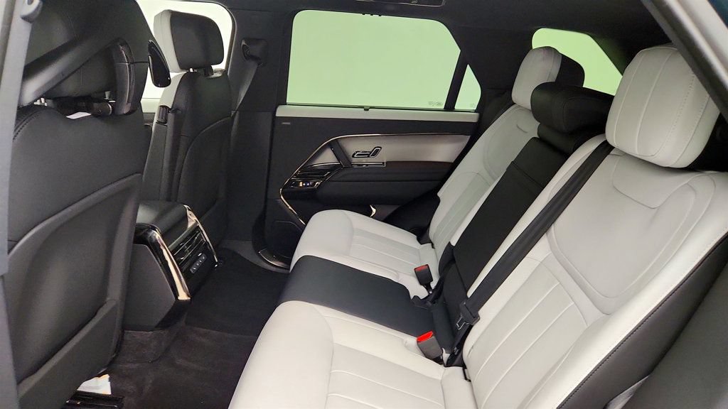 Used 2025 Land Rover Range Rover Sport Dynamic SE AWD/4WD image 20