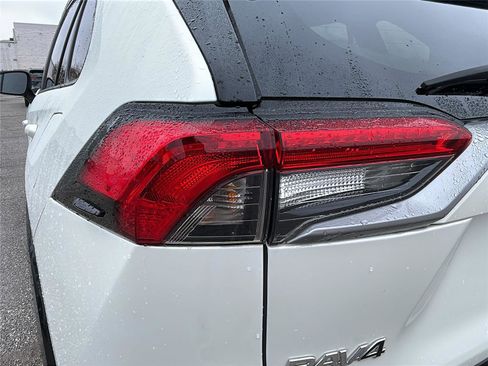 Used 2019 Toyota RAV4 XSE image 11