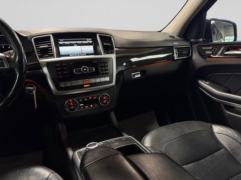 Used 2016 Mercedes-Benz GL 550 4MATIC image 21