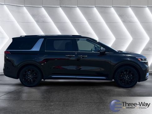 Used 2024 Kia Carnival SX Prestige image 6