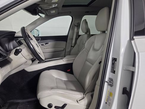 Used 2020 Volvo XC90 T5 Momentum w/ Protection Package FWD image 9