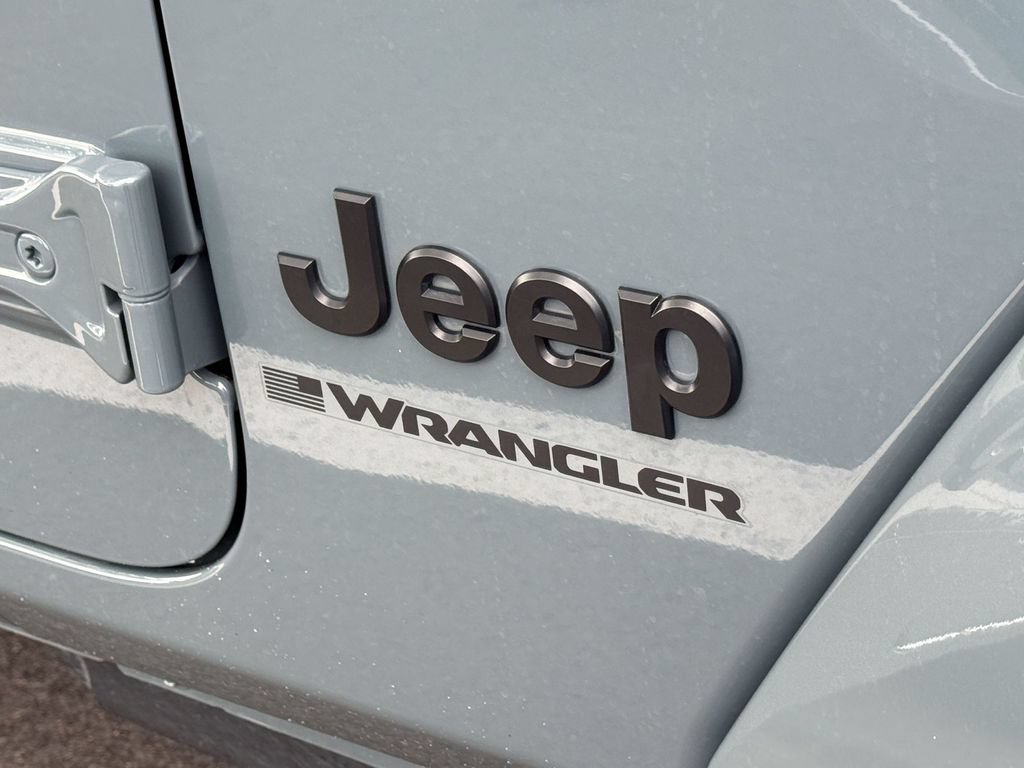 Used 2026 Jeep Wrangler Unlimited Sahara AWD/4WD image 12