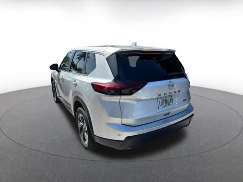 Used 2025 Nissan Rogue SV AWD/4WD image 12