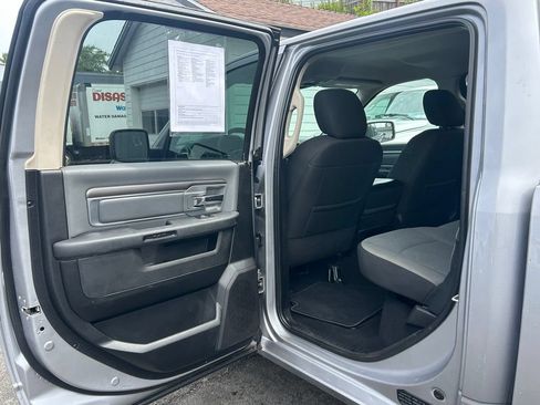 Used 2021 RAM 1500 Classic SLT AWD/4WD image 30