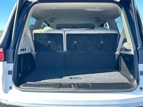 Used 2023 Jeep Wagoneer Series III w/ Preferred Equipment Group image 16