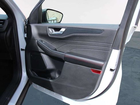 Used 2025 Ford Escape ST-Line image 30