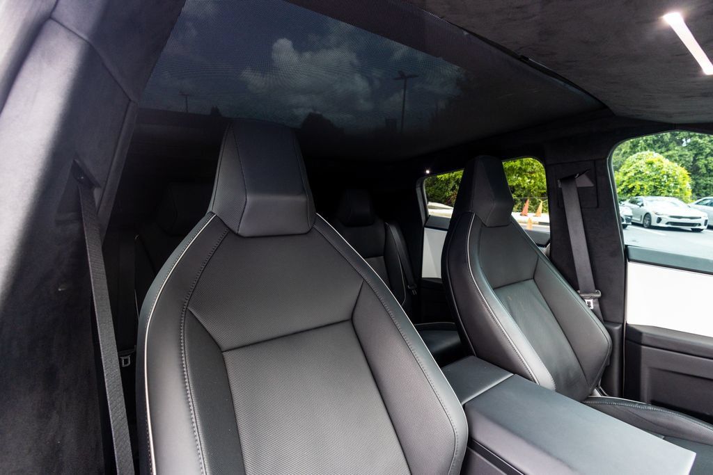 Used 2024 Tesla Cybertruck AWD Crew Cab image 38