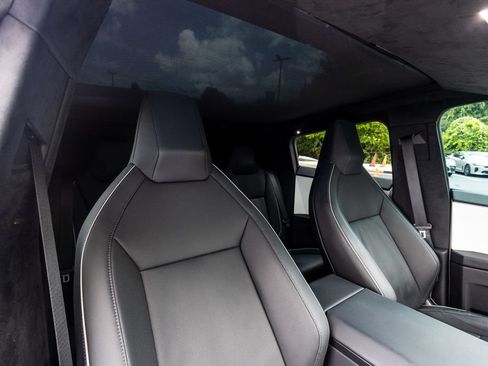 Used 2024 Tesla Cybertruck AWD Crew Cab image 38