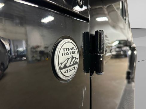 Used 2018 Jeep Wrangler Unlimited Sahara w/ Dual Top Group AWD/4WD image 38