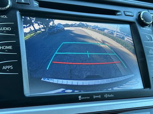 Used 2019 Toyota Highlander XLE image 22