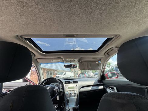 Used 2010 Toyota Camry SE image 16