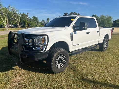Used 2019 Ford F250 XLT AWD/4WD image 2
