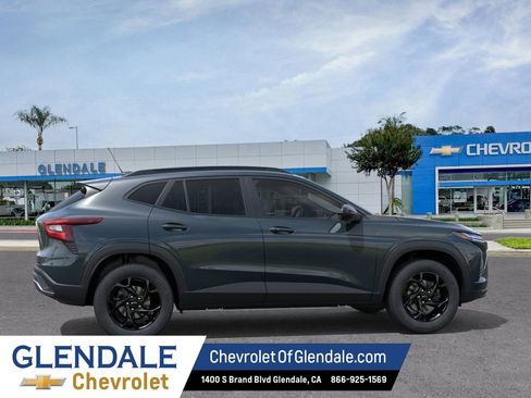 New 2026 Chevrolet Trax LT w/ Driver Confidence Package FWD image 5