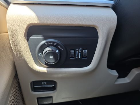 New 2025 Jeep Grand Cherokee Limited AWD/4WD image 24