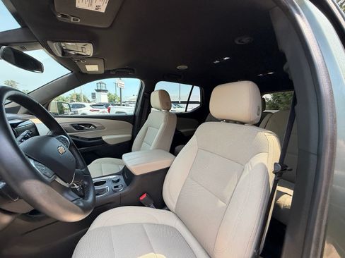Used 2023 Chevrolet Traverse LT FWD image 11