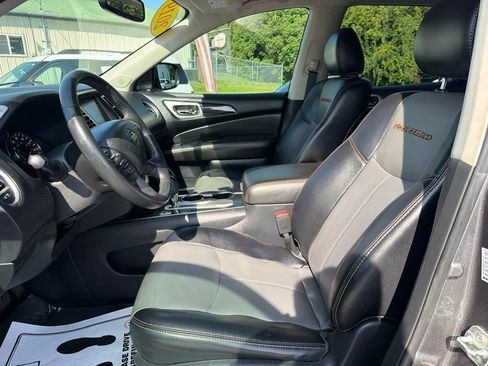 Used 2019 Nissan Pathfinder SL FWD image 10