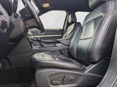 Used 2018 Ford Explorer XLT w/ Equipment Group 202A FWD image 15