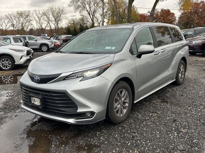 Used 2025 Toyota Sienna XLE