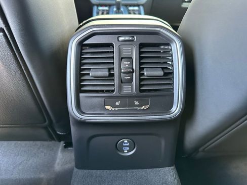 Used 2026 Porsche Macan AWD/4WD image 36