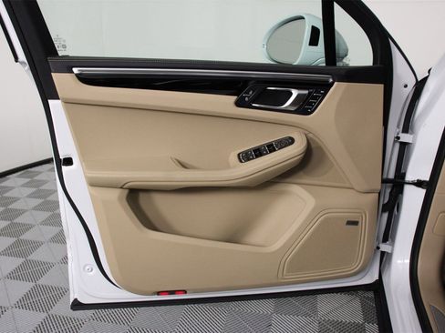 Certified 2025 Porsche Macan S image 20