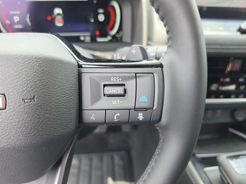 Used 2025 Nissan Rogue Platinum w/ Platinum Premium Package AWD/4WD image 40