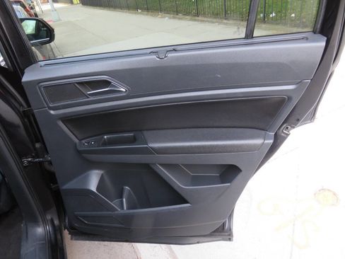 Used 2018 Volkswagen Atlas SE image 31