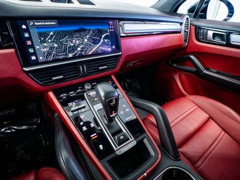 Used 2022 Porsche Cayenne Platinum Edition image 44