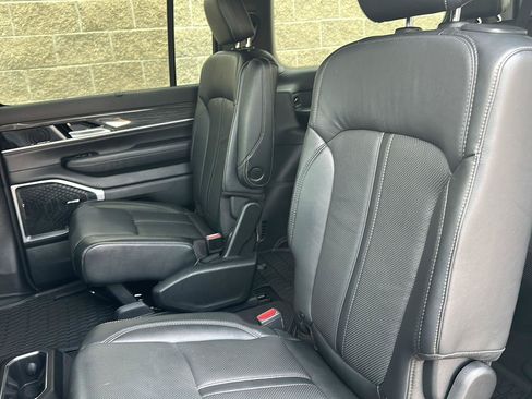 Used 2022 Jeep Wagoneer Series III w/ Convenience Group I AWD/4WD image 29
