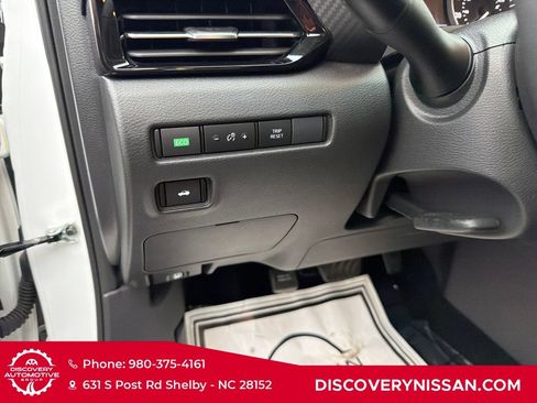 Certified 2025 Nissan Sentra SR w/ SR Premium Package FWD image 19