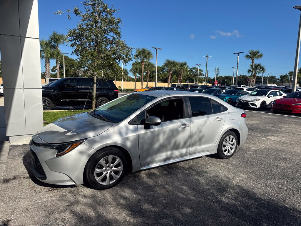 Used 2024 Toyota Corolla LE FWD image 1