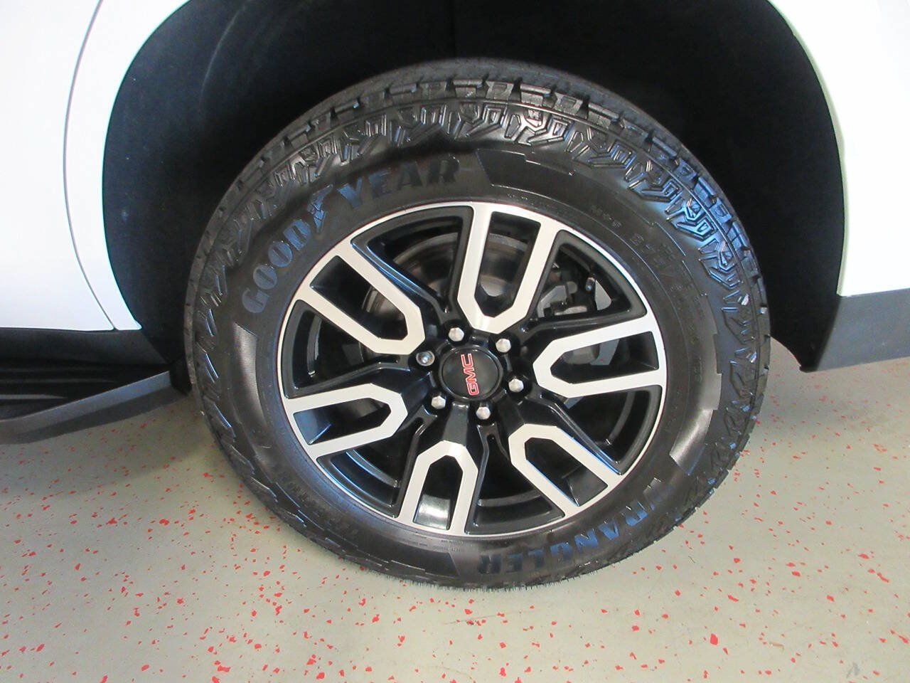Used 2024 GMC Yukon AT4 w/ Technology Package AWD/4WD image 22