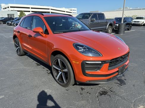 Used 2023 Porsche Macan AWD/4WD image 3