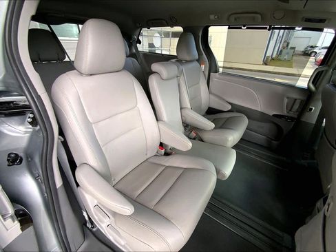 Used 2020 Toyota Sienna XLE Premium image 20
