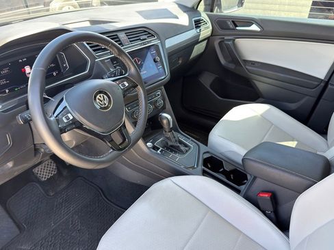 Used 2021 Volkswagen Tiguan SE image 12