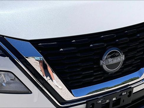 Used 2023 Nissan Rogue SV AWD/4WD image 32