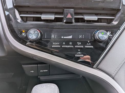 Used 2022 Toyota Camry LE w/ Carpet Mat Package (TMS) image 19