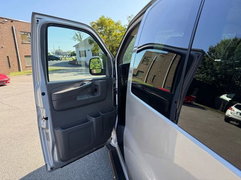 Used 2015 GMC Savana 3500 LT w/ LT Preferred Equipment Group RWD image 31