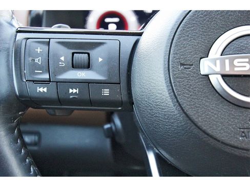 Used 2024 Nissan Pathfinder Platinum image 11