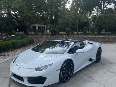Used 2017 Lamborghini Huracan LP 580-2 RWD image 1