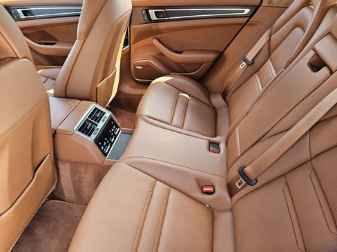 Certified 2023 Porsche Panamera 4 Platinum Edition image 28
