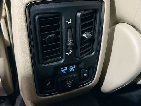 Used 2017 Jeep Grand Cherokee Limited image 27