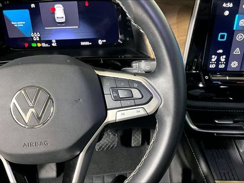 Used 2025 Volkswagen Atlas SE FWD image 15