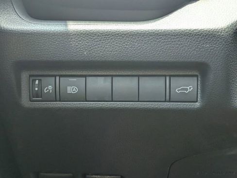 Used 2020 Toyota RAV4 XLE w/ Convenience Package FWD image 26