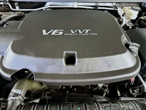 Used 2020 Chevrolet Colorado ZR2 image 9