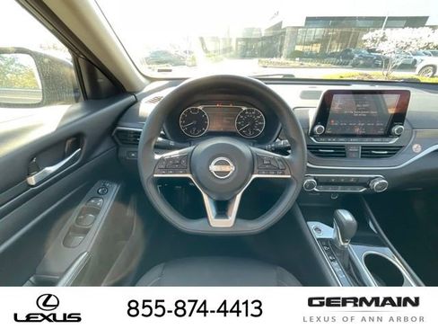Used 2024 Nissan Altima 2.5 SV image 15
