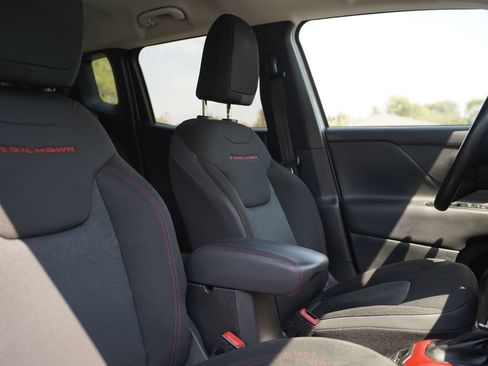 Used 2017 Jeep Renegade Trailhawk AWD/4WD image 14
