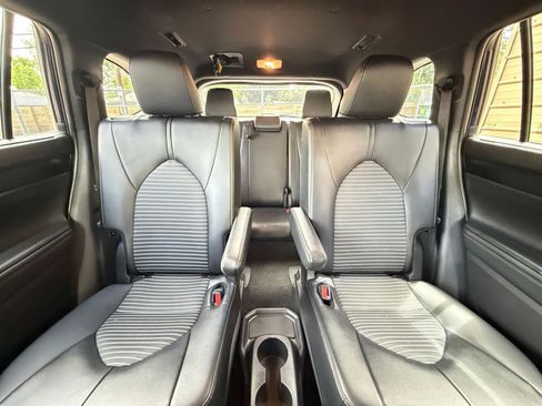 Used 2025 Toyota Highlander XSE AWD/4WD image 41