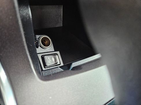 Used 2016 Toyota Camry LE image 25